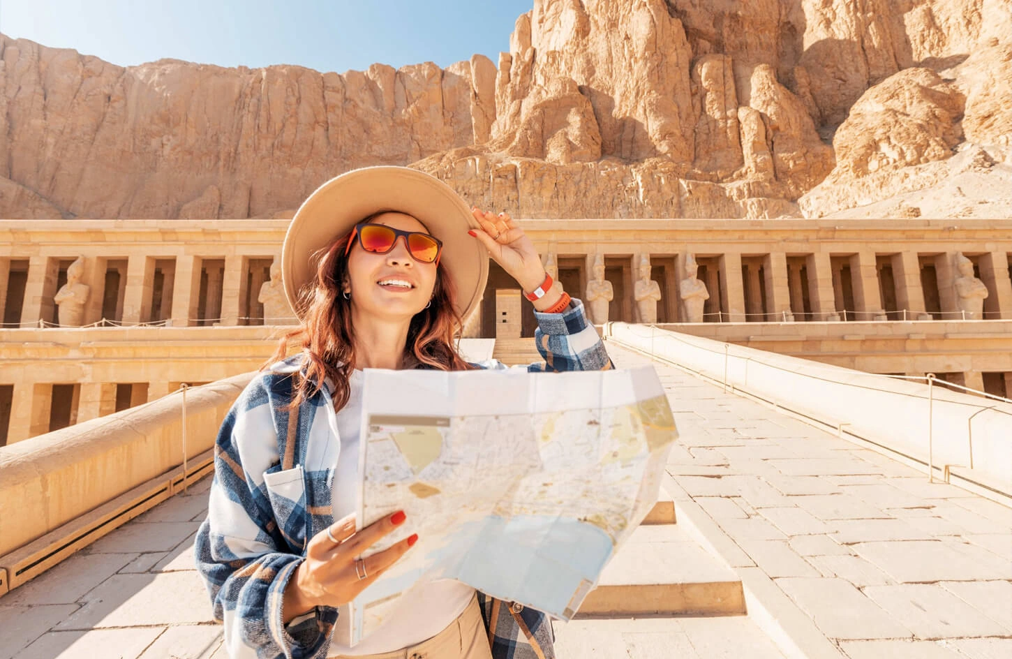 A wonderful picture of a girl in front of Hatshepsut Temple in