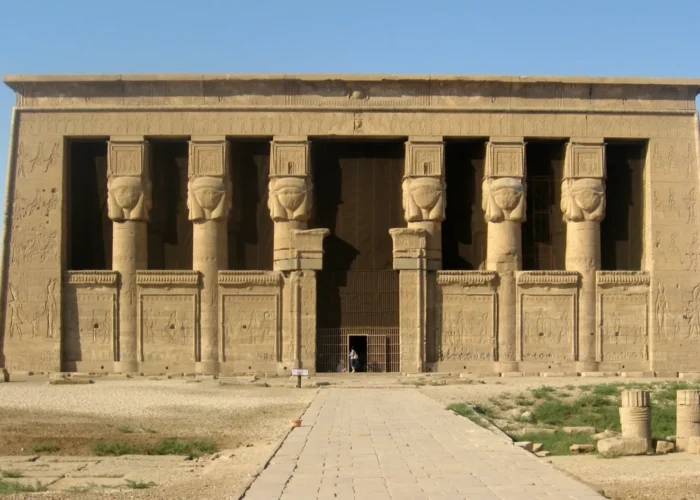 stunning-photos-of-the-facade-of-dendera-temple Dendera Temple